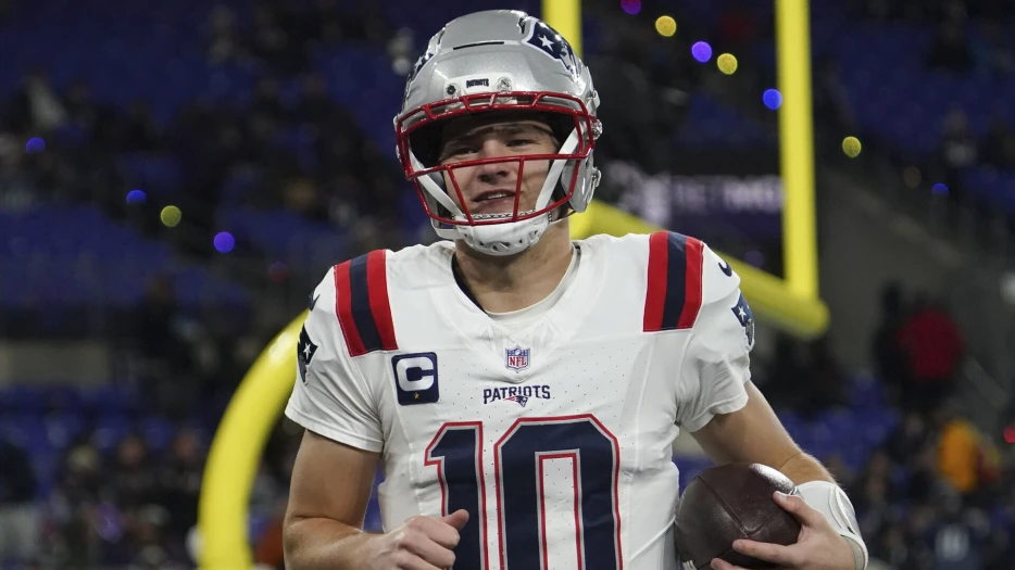 Drake Maye Gives Patriots Teammates Unique Gift Ahead Of Holidays