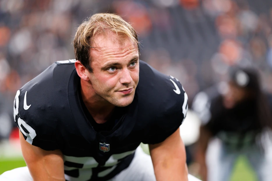 Full tank ahead? Las Vegas Raiders put Brock Bowers, Jeremy Chinn on injured reserve