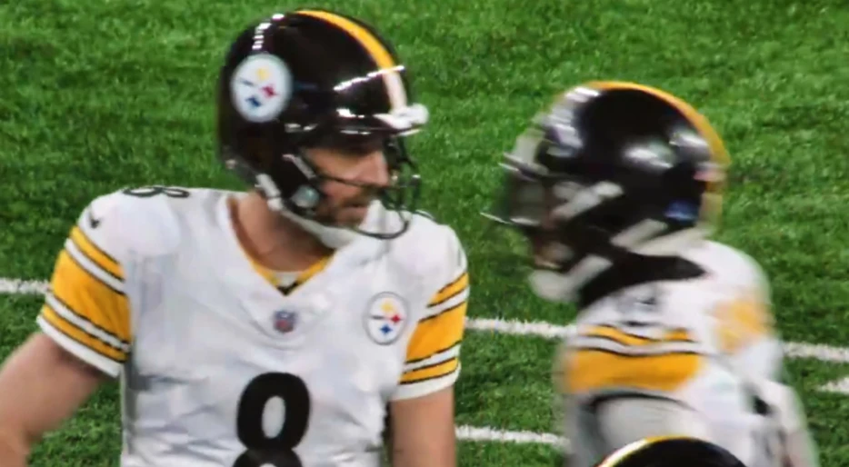 Mic’d Up Footage Reveals Aaron Rodgers’ Genius Message To Kenneth Gainwell That Was “Pure Improvisation Wizardry” Before Highlight Reel Touchdown [VIDEO]