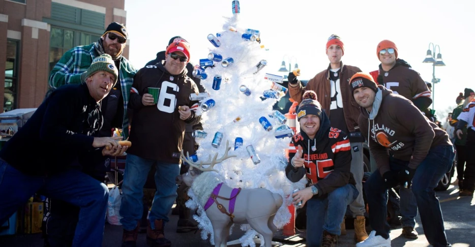 Daily Dawg Chow 12/25; Merry Christmas from Dawgs By Nature