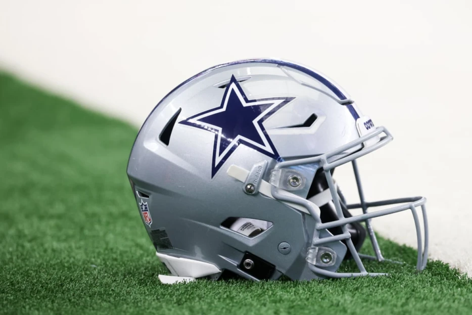 Dallas Cowboys Could Cut Two Pricey Pro Bowl Defenders