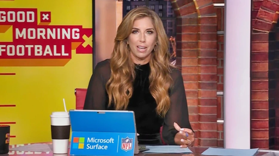 NFL Sideline Reporter Sara Walsh Suffers Gruesome Injury before Christmas Day Kickoff Game [PHOTO]
