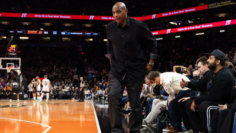 Charles Barkley takes shot at NFL ‘pigs’ for trying to steal Christmas from NBA