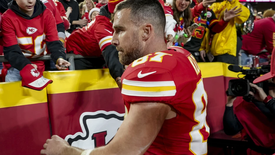 Chiefs employee catches heat for bizzare Travis Kelce moment after Broncos loss