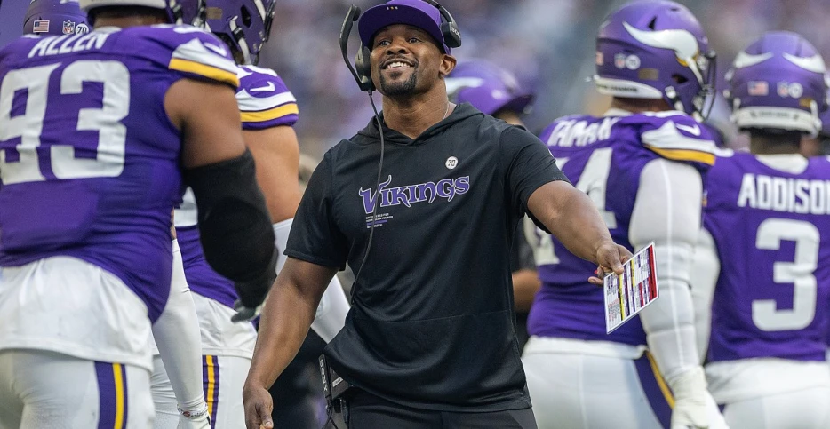 Extending Brian Flores Should Be a Top Priority for the Vikings This Offseason