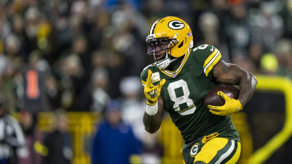 Josh Jacobs has no injury designation, Matthew Golden listed as questionable