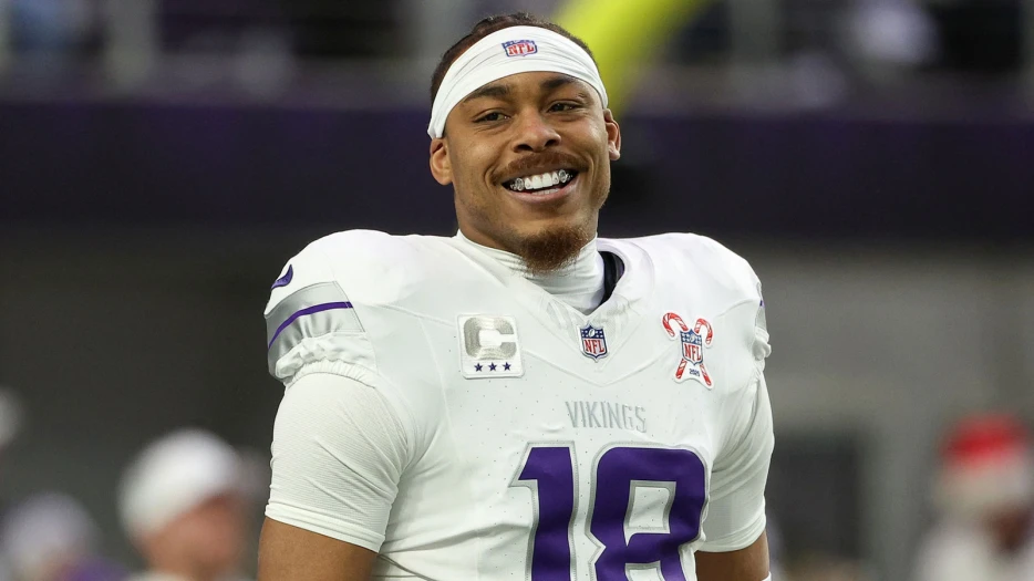 Justin Jefferson passes Randy Moss for most receiving yards in first 6 seasons