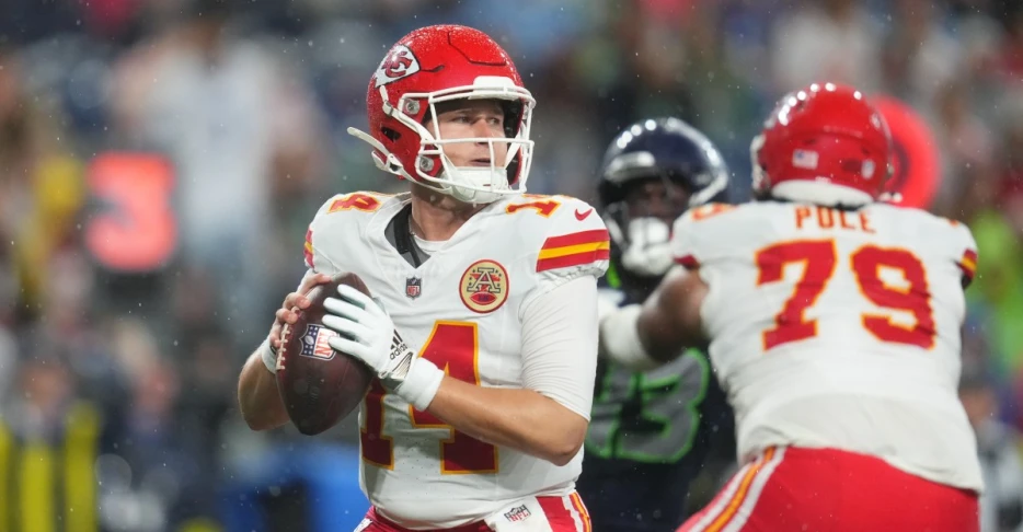 Browns make roster move at QB position for Week 17 vs Steelers