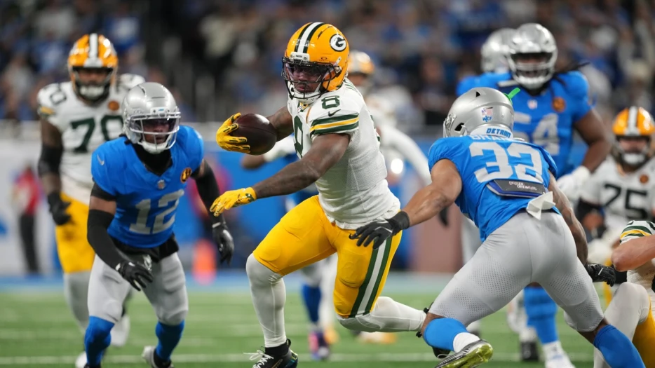 Packers convert another fourth down for a touchdown, lead 17-7