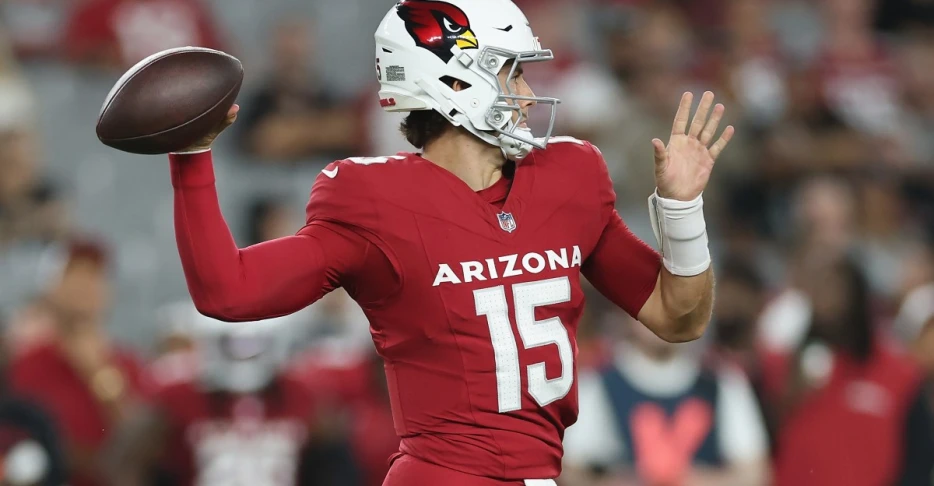 Packers elevate Clayton Tune and Drake Dabney vs. Ravens