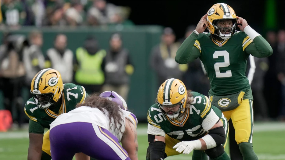 Packers elevate third-year QB amid Jordan Love injury