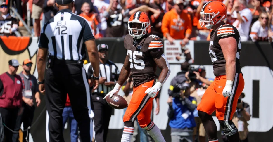 Saturday Dawg Chow (12/27): The final chapter of 2025 is almost written