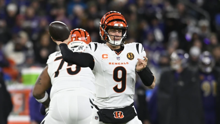 Joe Burrow's second TD of the night gives Bengals 26-14 lead