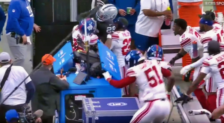 Massive Brawl Breaks Out On Sideline During “Toilet Bowl” Between Raiders &amp; Giants [VIDEO]