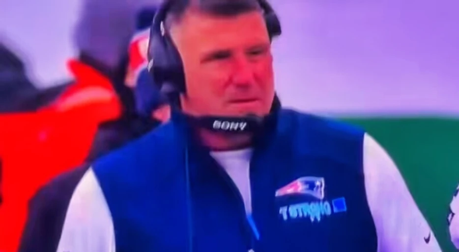 Patriots HC Mike Vrabel Was Caught In 4K Unleashing Vulgar 2-Word Message As He Ran Up The Score On The Jets [VIDEO]