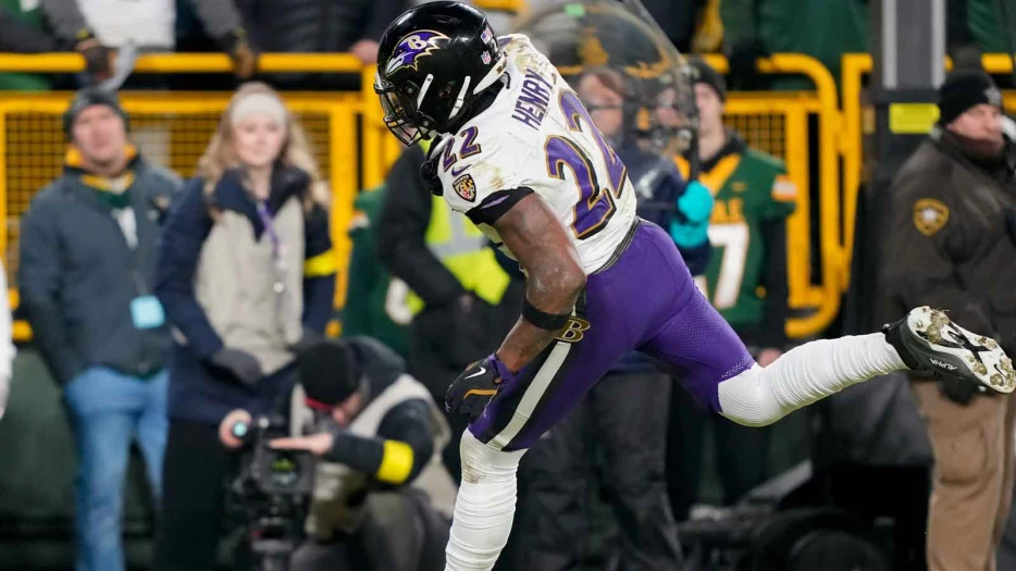 Ravens RB Derrick Henry’s 1st half hat trick vs. Packers have fans going wild