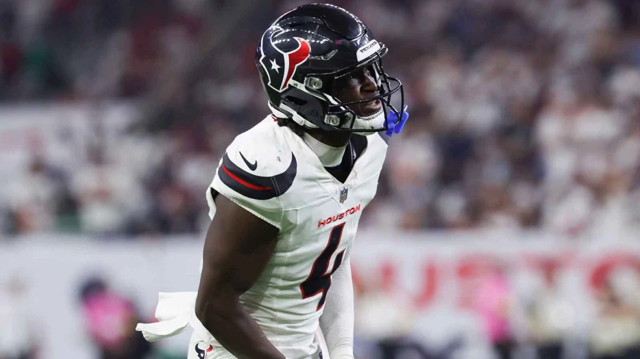 Texans’ Kamari Lassiter suffers knee injury scare in Chargers showdown