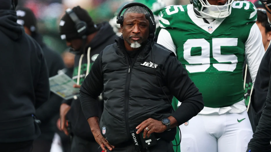Aaron Glenn Walks Back Criticism Of Jets’ Effort Vs. Patriots In Bizarre About Face