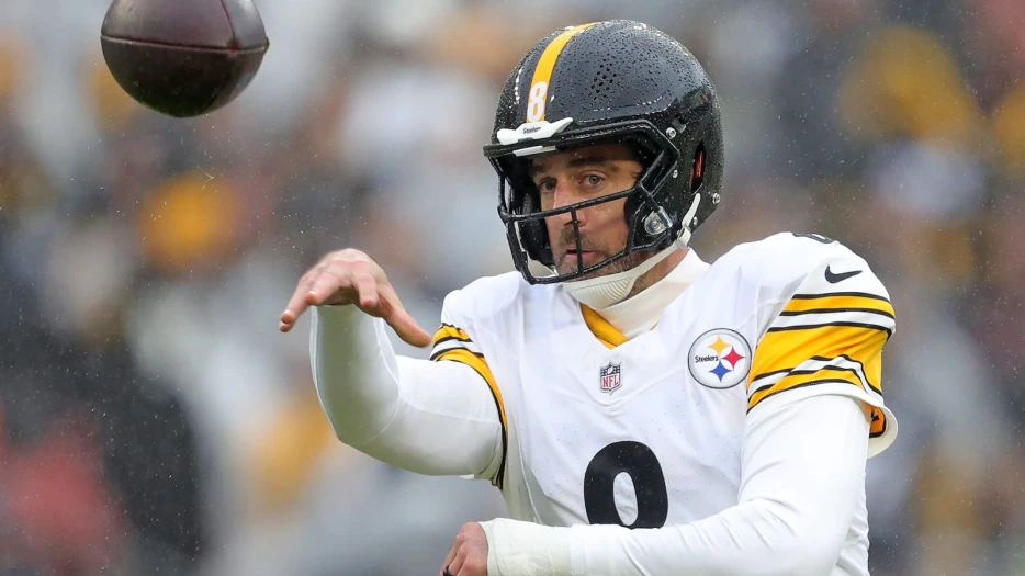 Aaron Rodgers Seemingly Missed A Wide Open Kenneth Gainwell On Game-Deciding Play