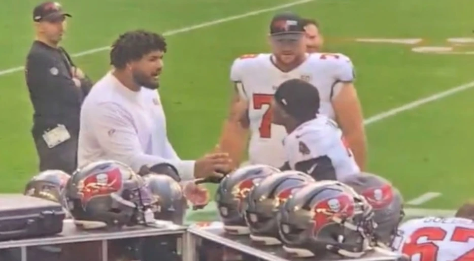 Bucky Irving Was Snapping On His Teammates On The Sideline During Buccaneers’ Embarrassing Loss To Dolphins [VIDEO]