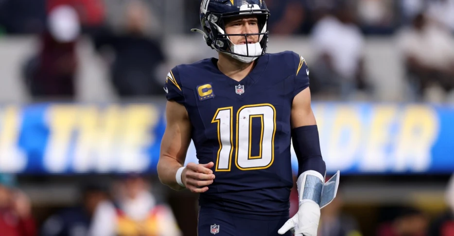 Chargers announce that quarterback Justin Herbert will not start Sunday vs. the Broncos