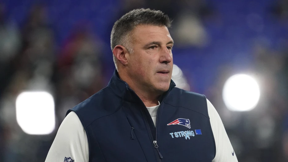 Mike Vrabel Reveals Keys To Patriots’ Perfect Regular Season Road Record