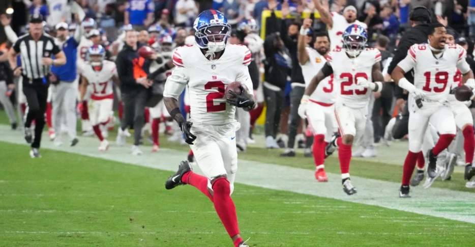 NFC East News: New York Giants likely lose number one pick with win against Raiders