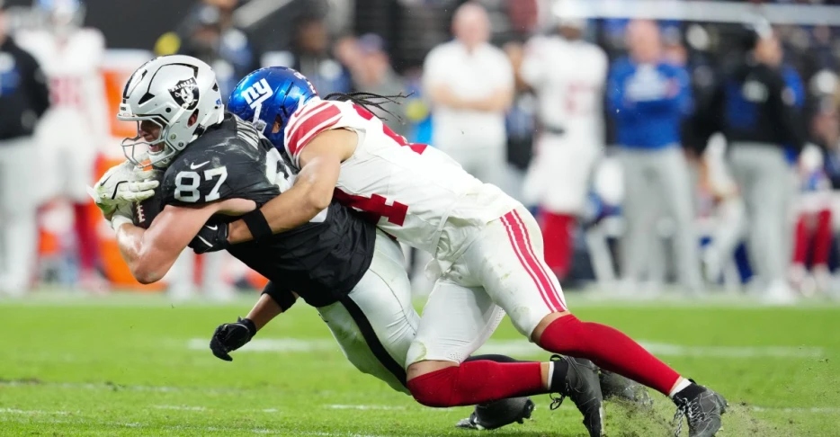 PFF grades and snap counts from the Giants’ victory over the Raiders