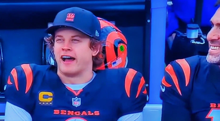 Someone Unplugged Joe Flacco’s Controller During Freaky Scene On Bengals Sideline [VIDEO]