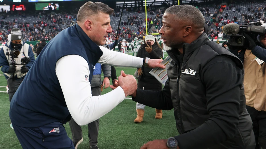 Why Mike Vrabel Called Late First-Half Timeout As Patriots Were Destroying Jets