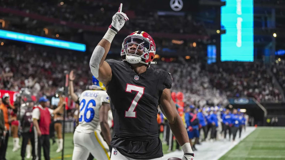 Bijan Robinson torches Rams defense for 93-yard TD run on MNF