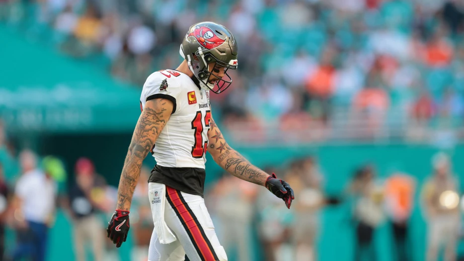 Buccaneers’ Mike Evans delivers cryptic declaration on future before Week 18