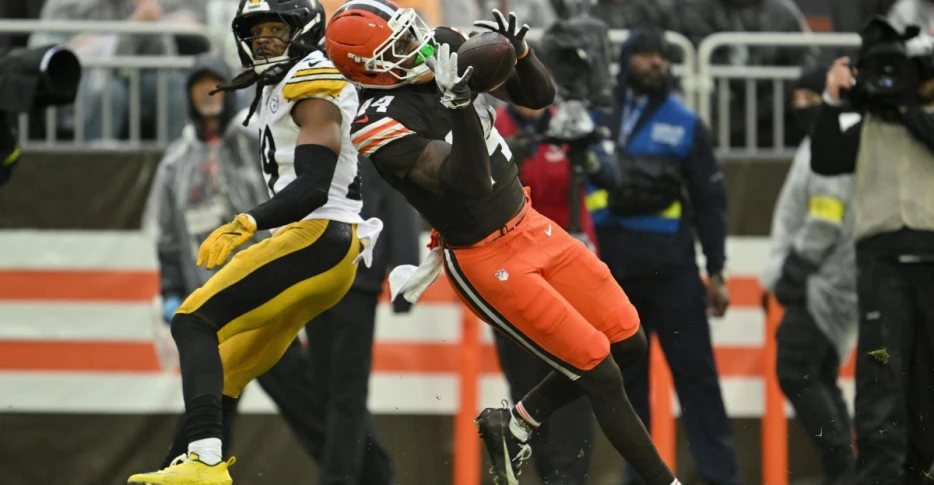 Cleveland Browns offense goes cold after hot start in Week 17 vs Steelers