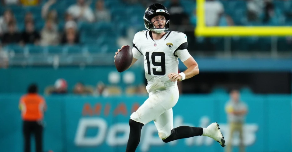 Colts announce signing of practice squad quarterback