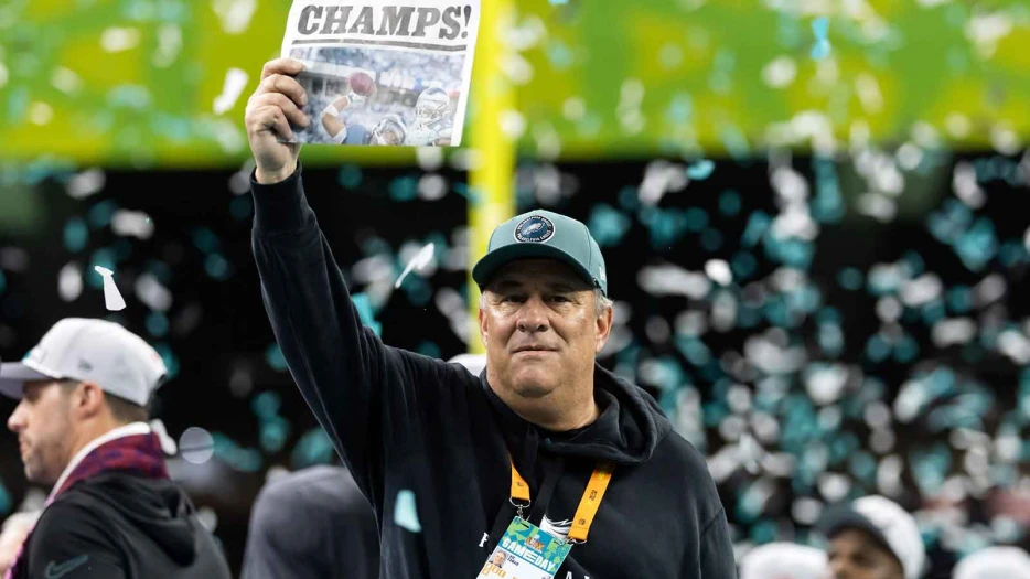 Eagles’ offense is still shaky — but Vic Fangio’s defense is good enough to push for Super Bowl repeat