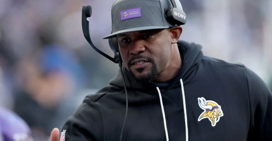 The appeal for Brian Flores to come coach the Cowboys defense