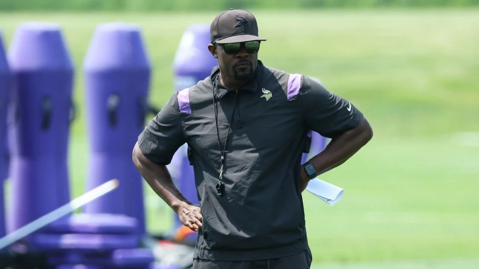 Vikings DC Brian Flores sounds off on future amid Cowboys rumors