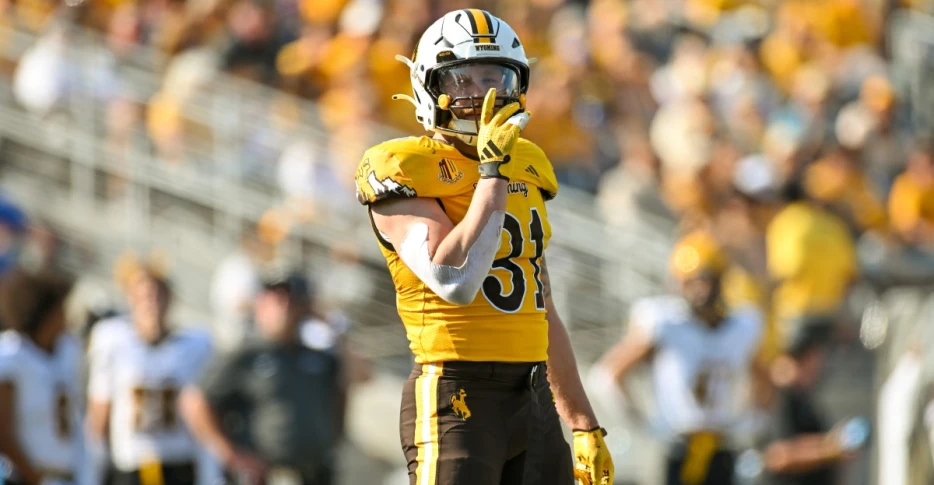 Colts add intriguing cornerback to practice squad