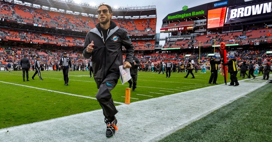 Future of Dolphins head coach Mike McDaniel is still up in the air, per reports