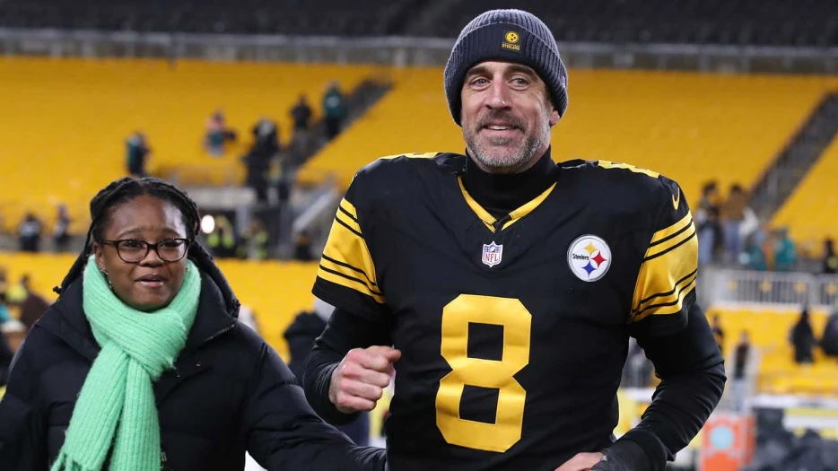 Steelers’ Aaron Rodgers doesn’t rule out playing again in 2026