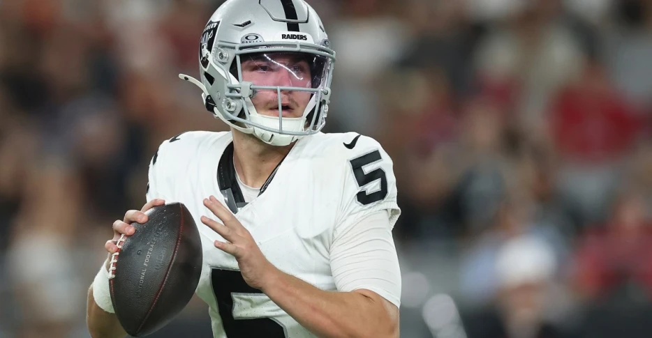 Dolphins poach quarterback ahead of Week 18 vs Patriots