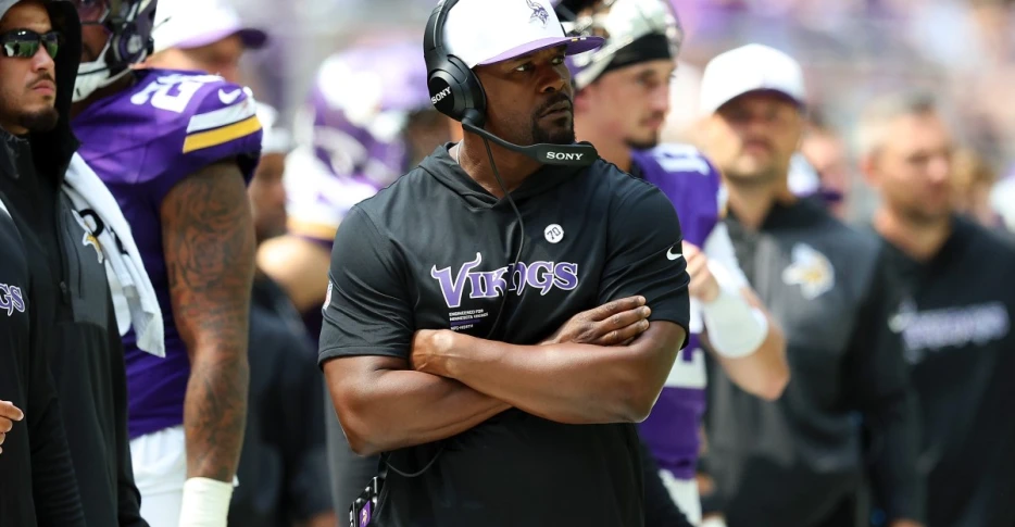 Don’t get your hopes up for Brian Flores on the Cowboys sidelines