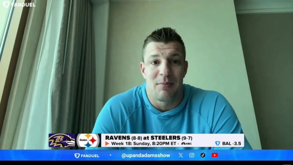 Rob Gronkowski Doesn’t Think Aaron Rodgers Is To Blame For Steelers’ Struggles: ‘Been Doing His Part’