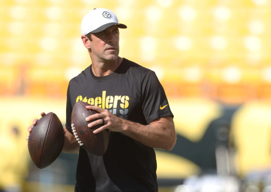 Steelers QB Aaron Rodgers Not Committed To Retirement