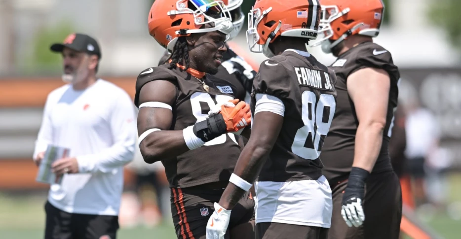 Browns final practice of 2025: 3 starters sit out on a muddy Friday