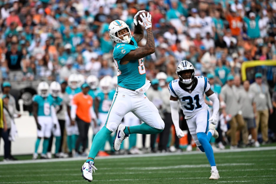 Dolphins Announce Three Moves, Place TE Darren Waller On IR
