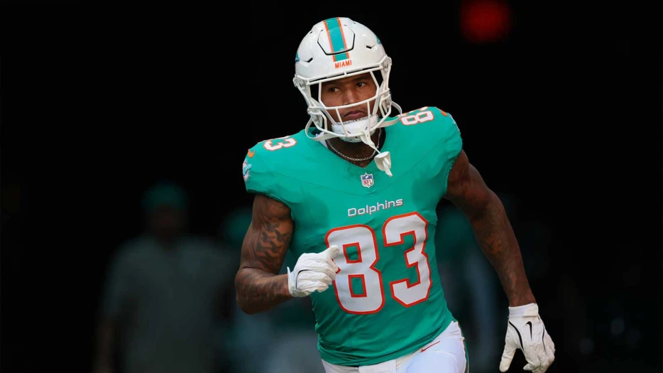 Dolphins TE Darren Waller put on IR, ending comeback season