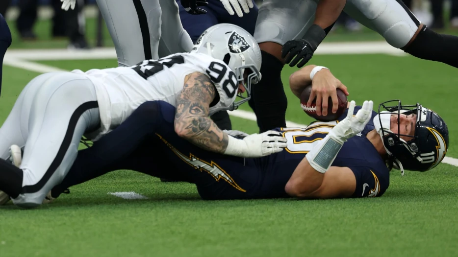 Justin Herbert says he's preparing to play Monday night, one week after left hand surgery