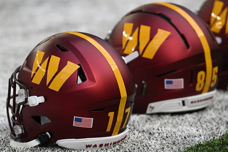 Commanders Elevated WR River Cracraft &amp; DT Ricky Barber