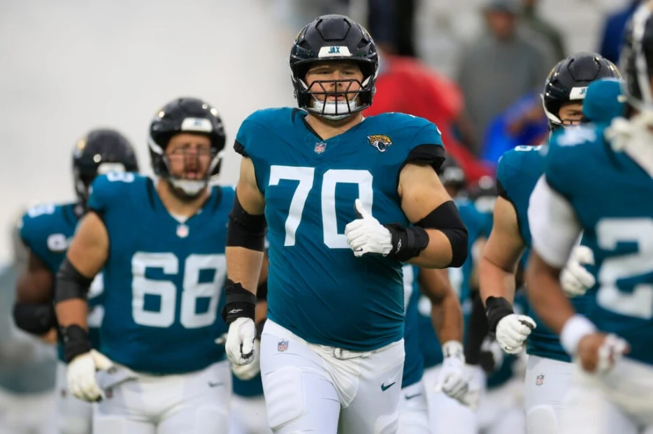 Jaguars Extend OL Cole Van Lanen